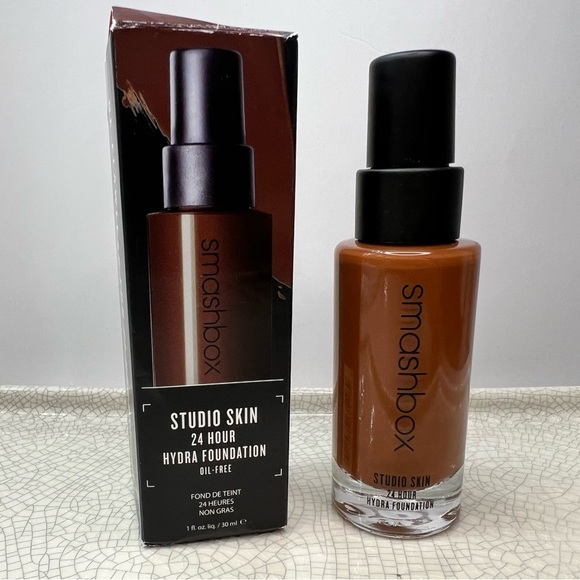 Smashbox Studio Skin Foundation - Picture 1 of 6